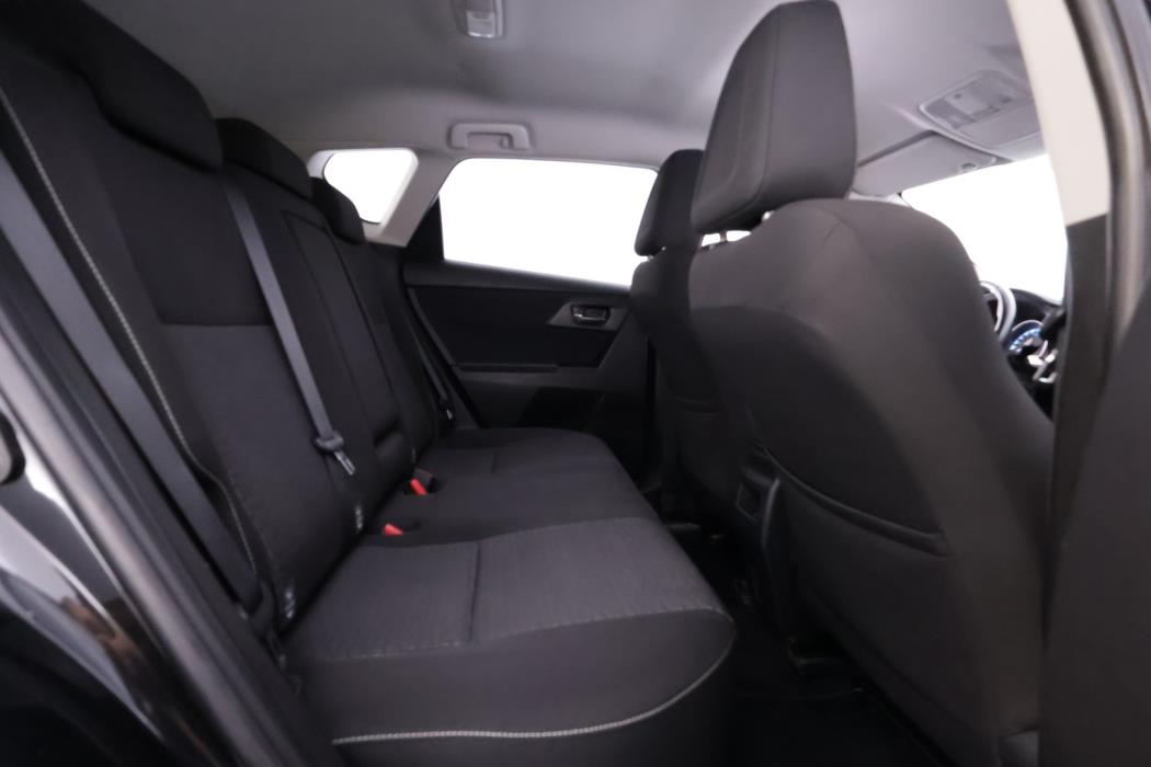 TOYOTA Auris 2015