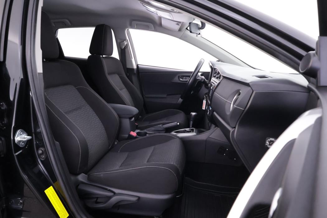TOYOTA Auris 2015