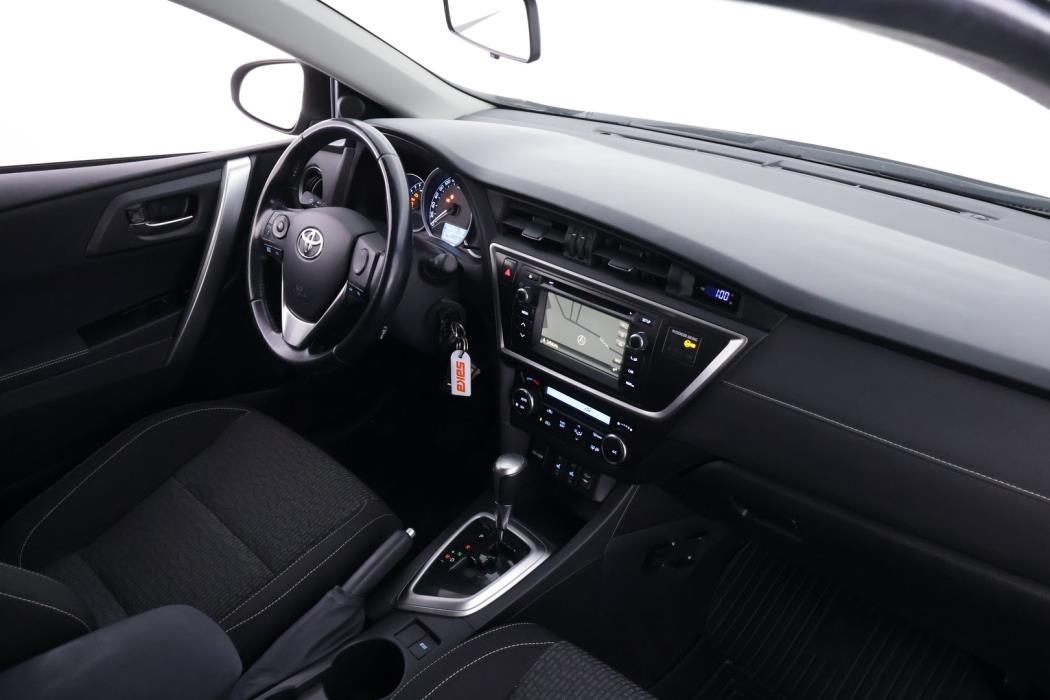 TOYOTA Auris 2015