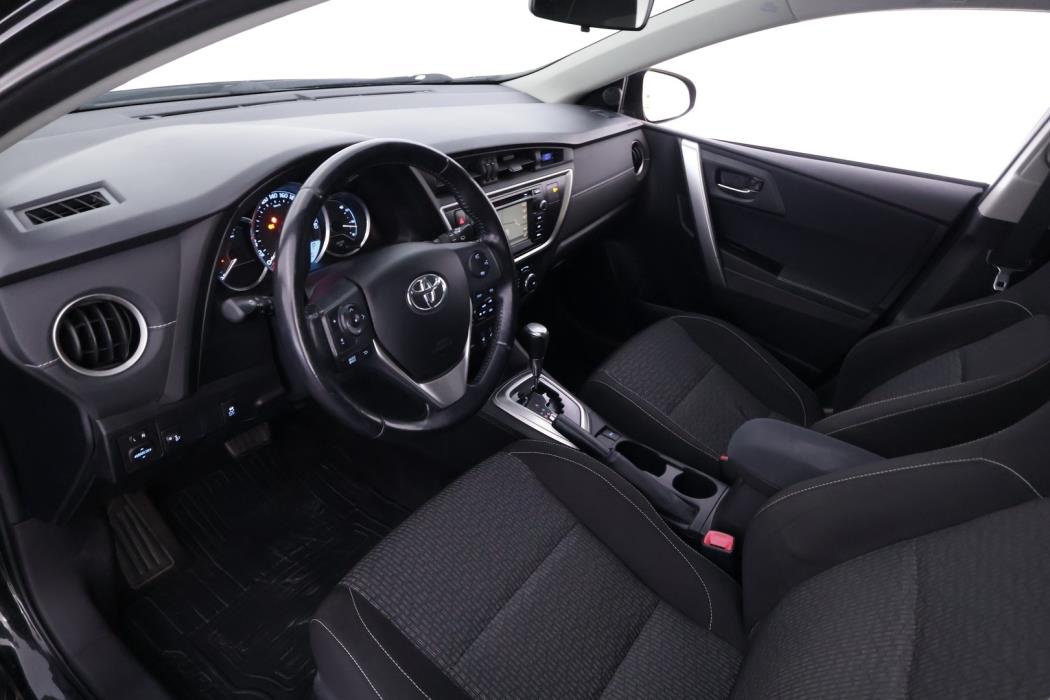 TOYOTA Auris 2015
