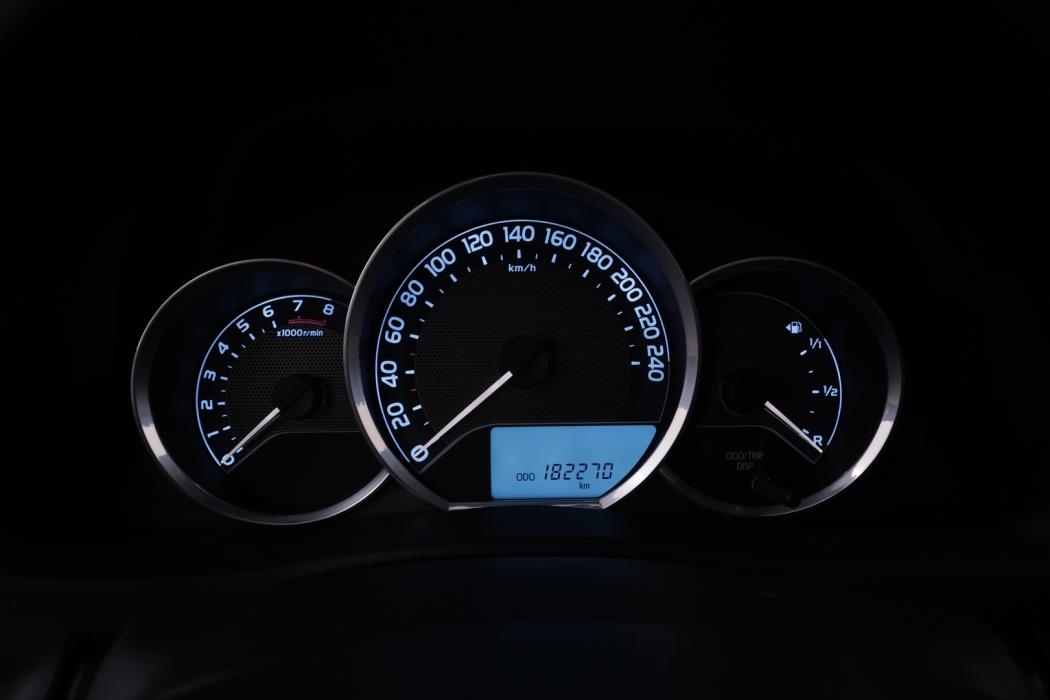 TOYOTA Auris 2015