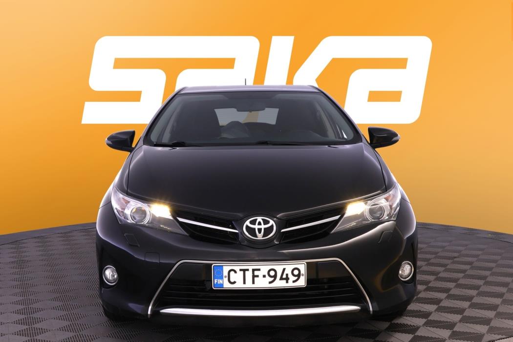 TOYOTA Auris 2015
