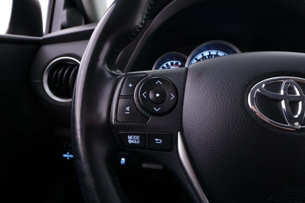 TOYOTA Auris 2015