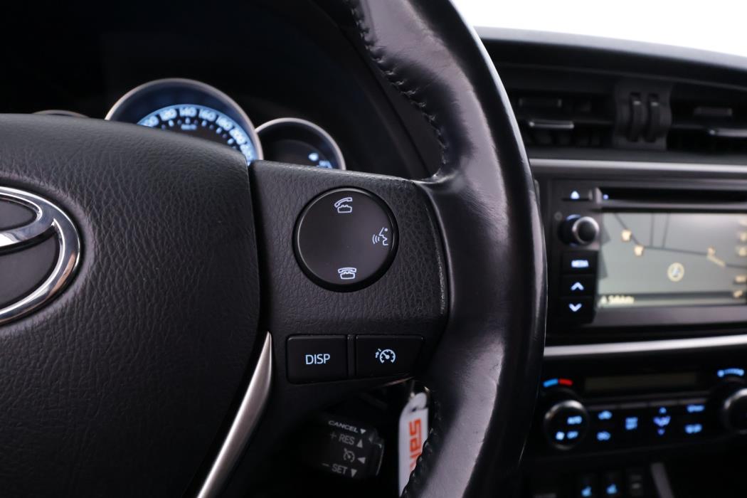 TOYOTA Auris 2015