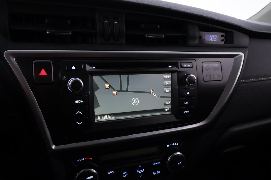 TOYOTA Auris 2015