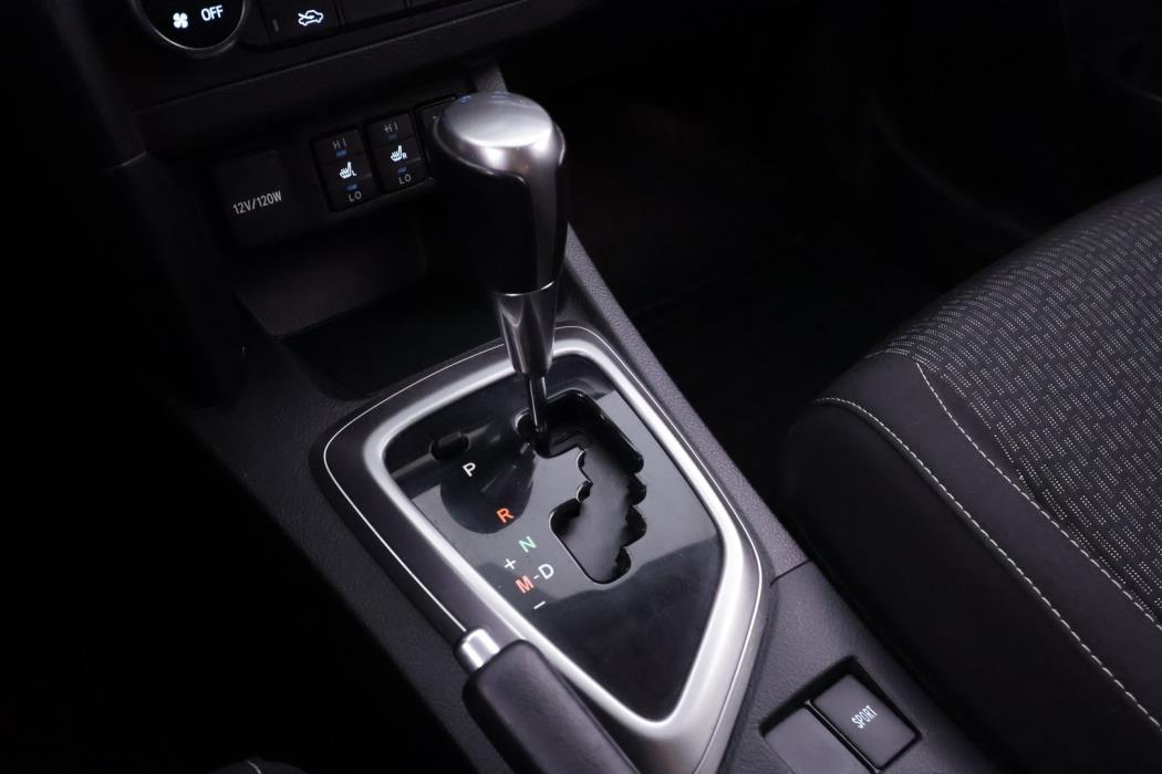 TOYOTA Auris 2015