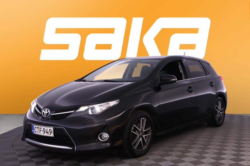 TOYOTA Auris 2015