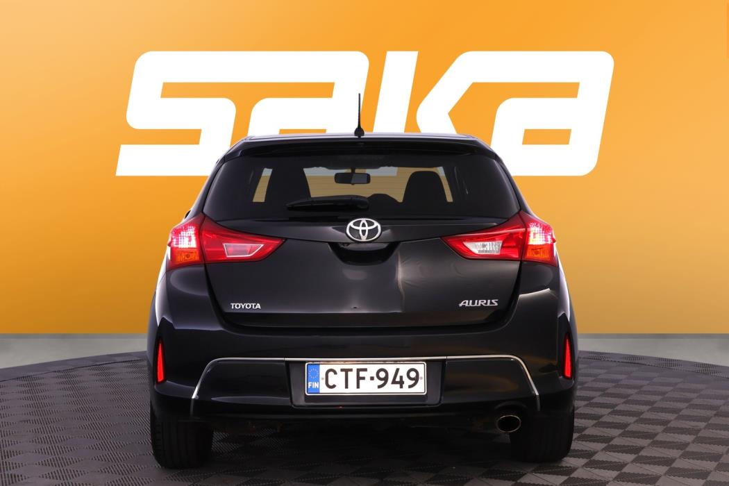 TOYOTA Auris 2015