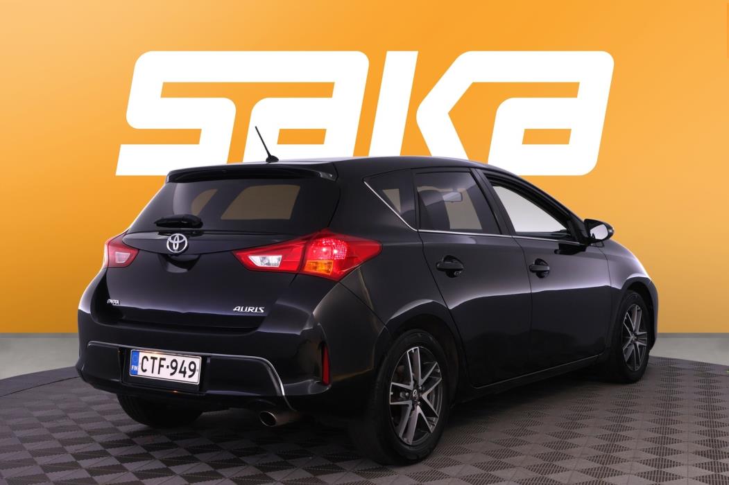 TOYOTA Auris 2015