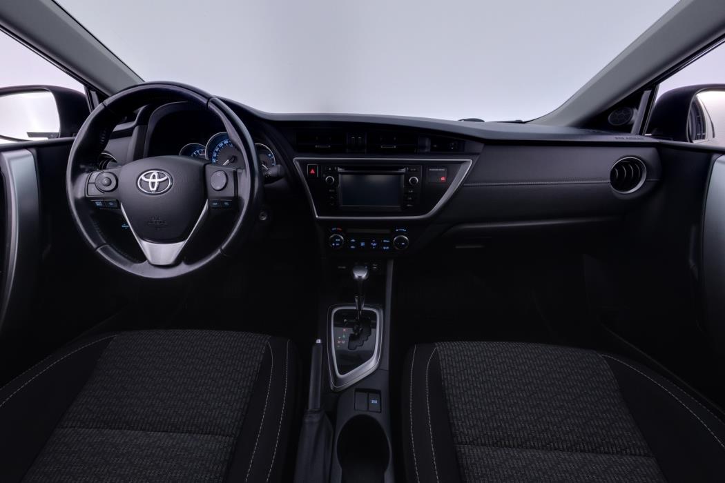 TOYOTA Auris 2015