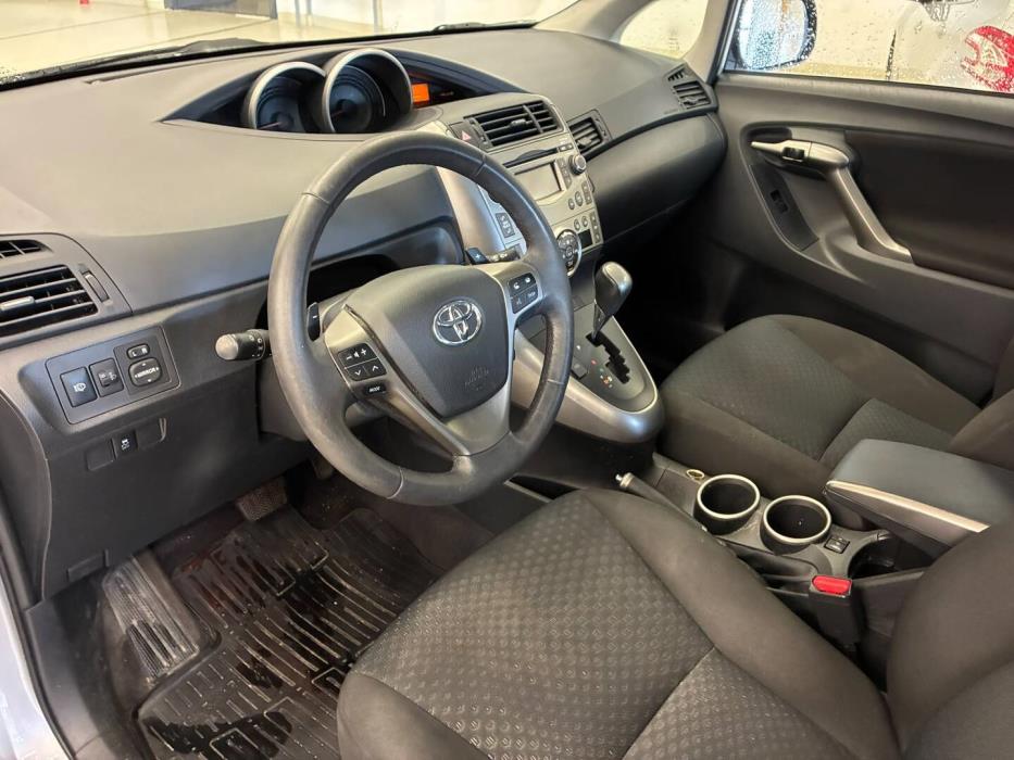 TOYOTA Verso 2010