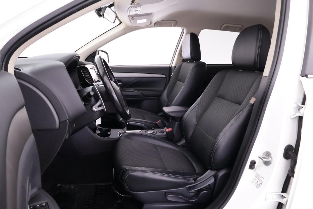 MITSUBISHI Outlander 2015