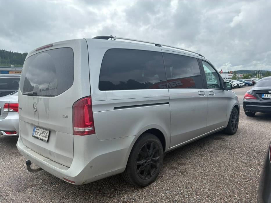 MERCEDES-BENZ V 2015
