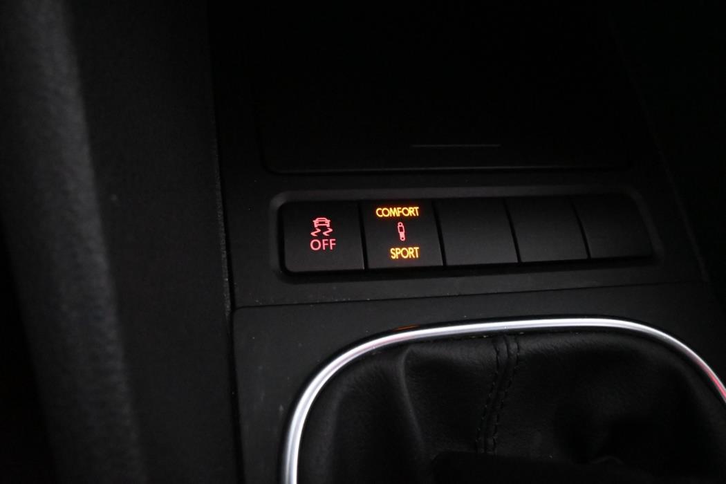 VOLKSWAGEN Golf 2011