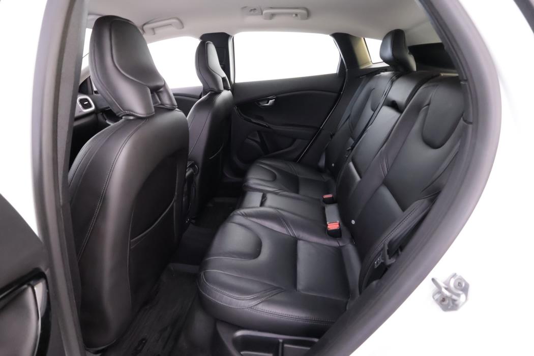 VOLVO V40 2019