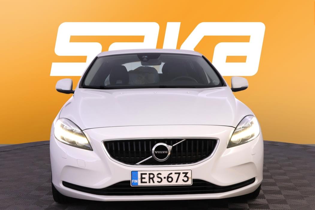 VOLVO V40 2019