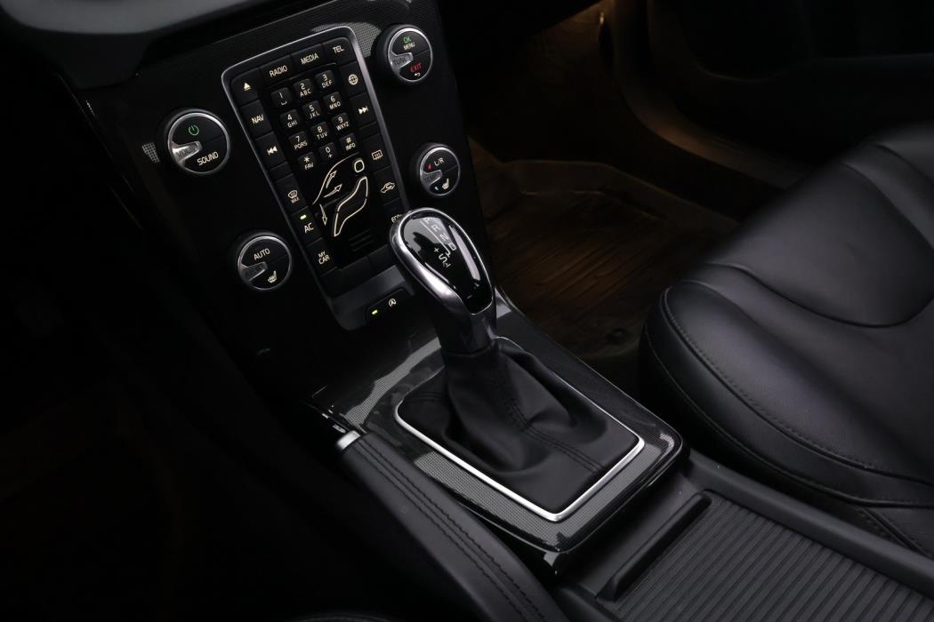 VOLVO V40 2019