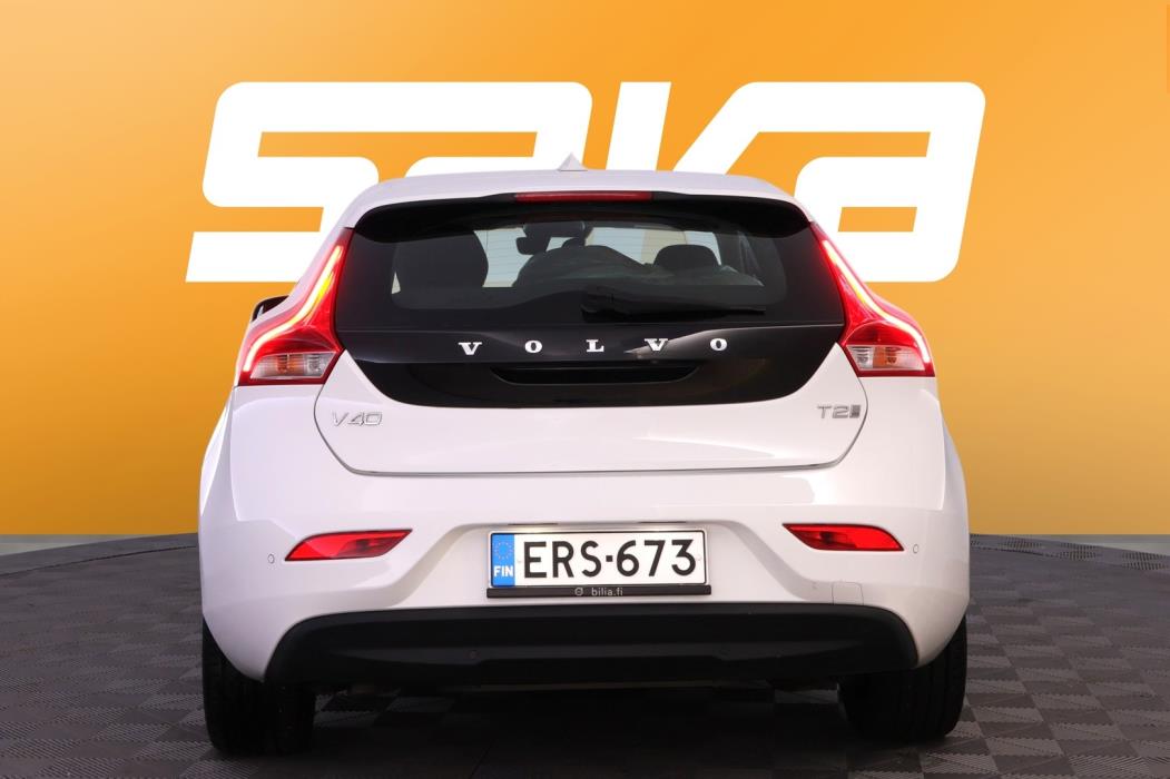VOLVO V40 2019