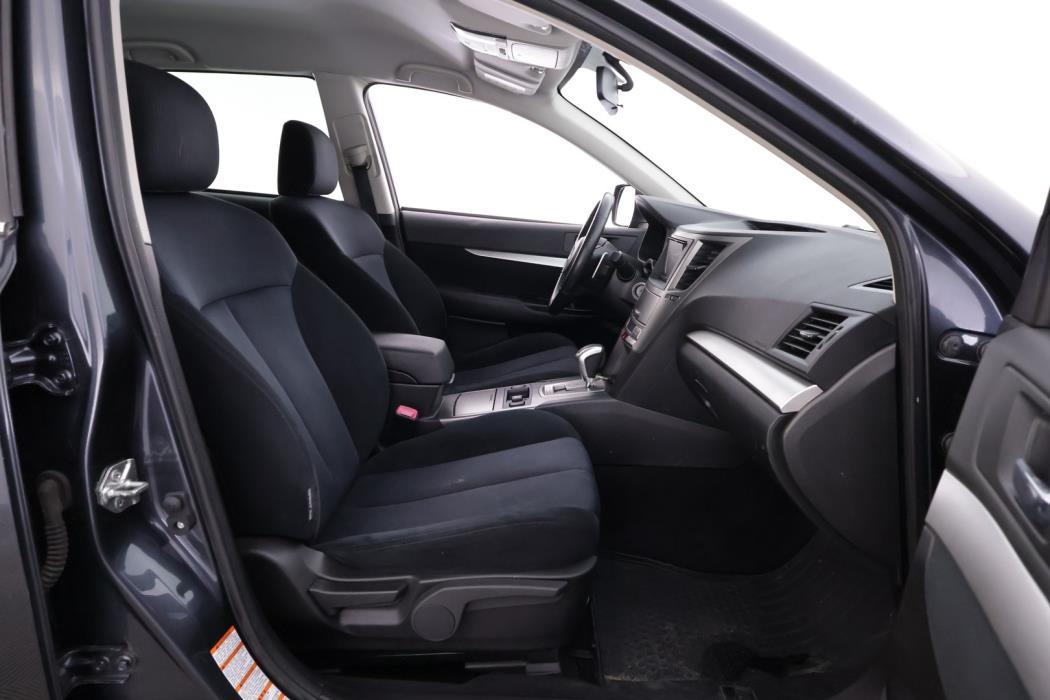SUBARU Outback 2012