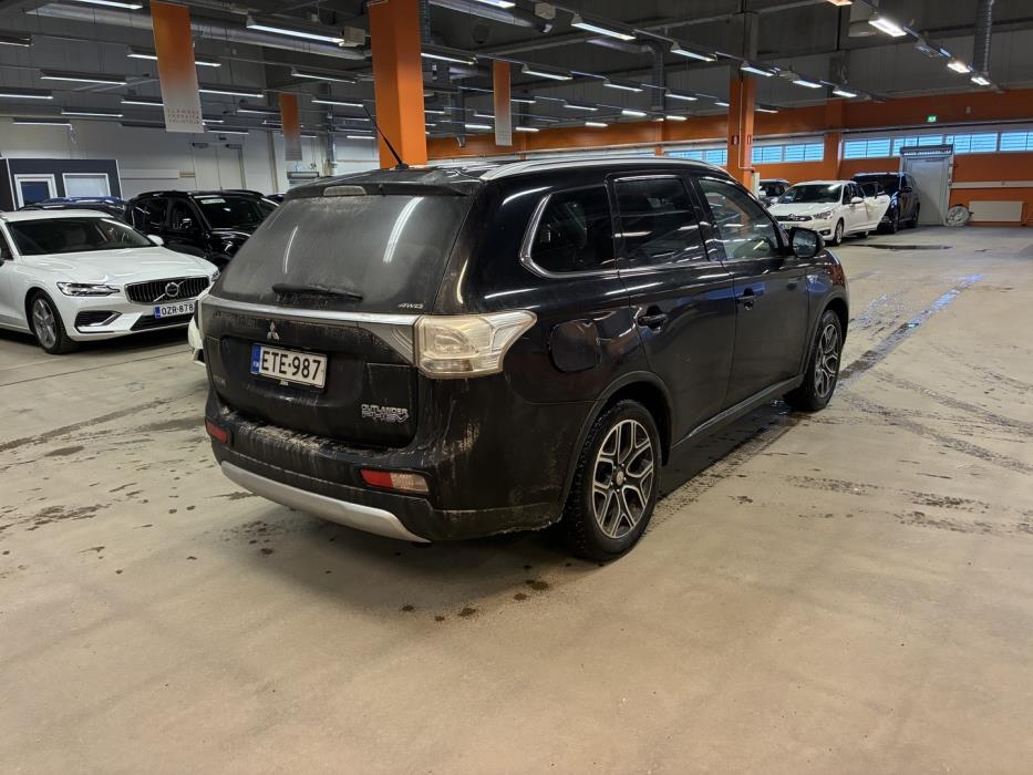 MITSUBISHI Outlander PHEV 2015