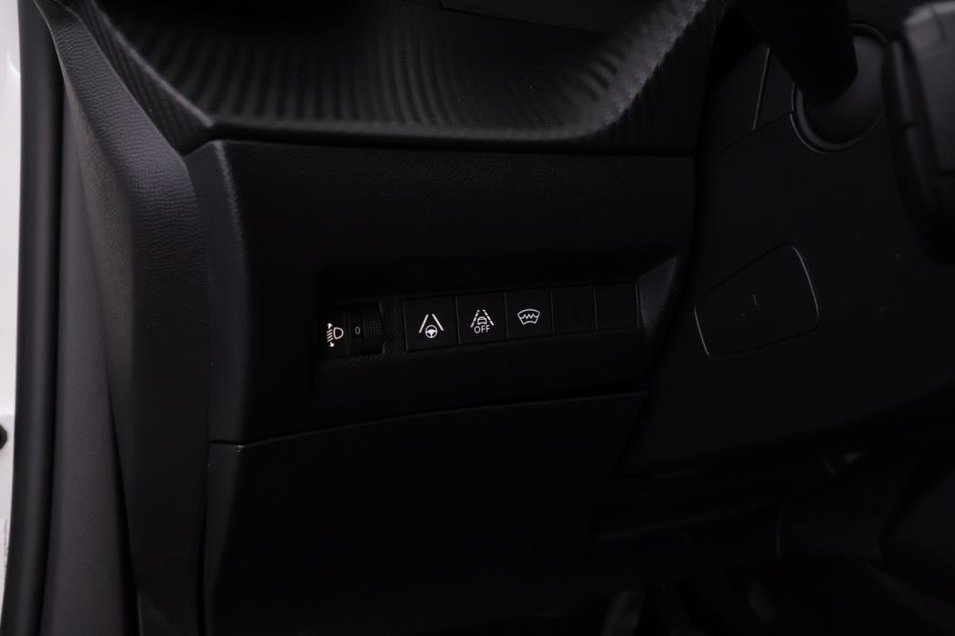 PEUGEOT e-2008 2022