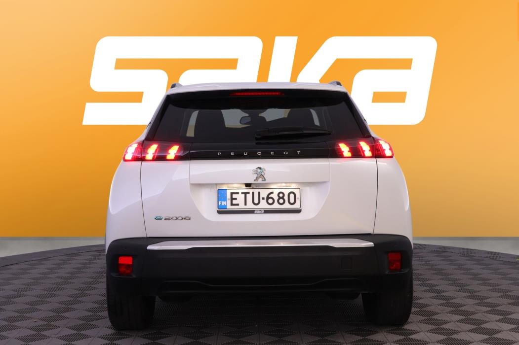 PEUGEOT e-2008 2022