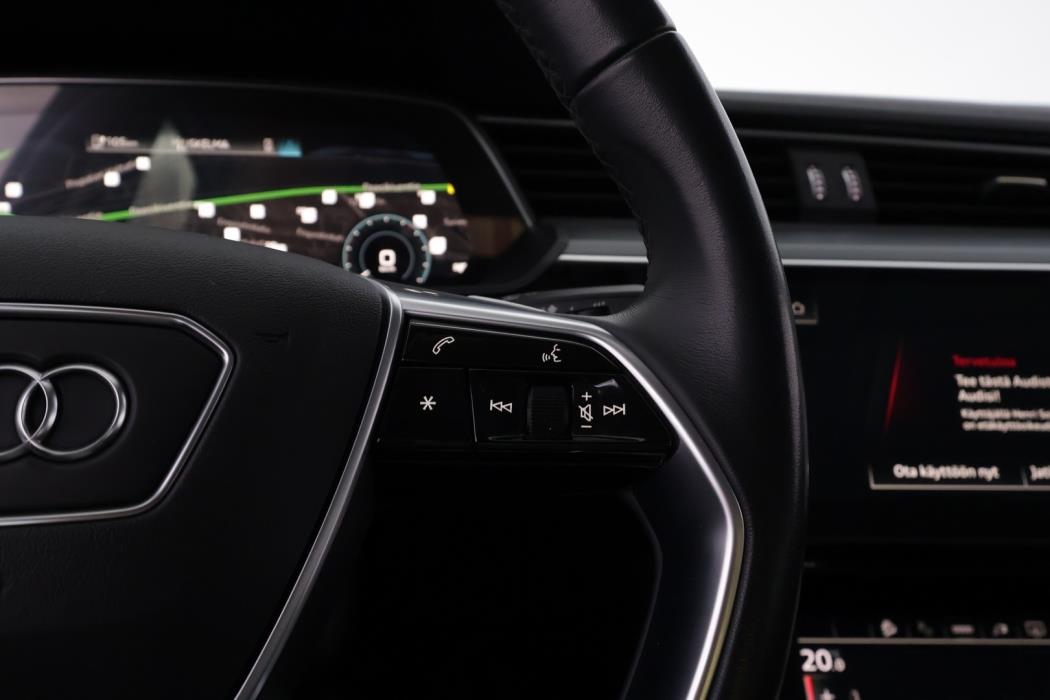 AUDI e-tron 2022