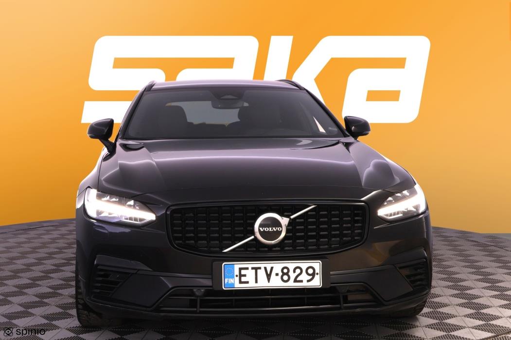 VOLVO V90 2022