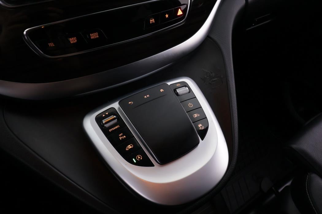 MERCEDES-BENZ V 2022