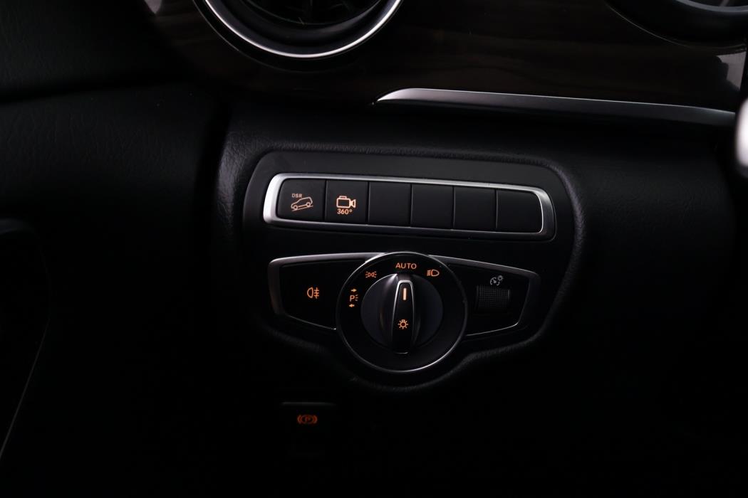 MERCEDES-BENZ V 2022