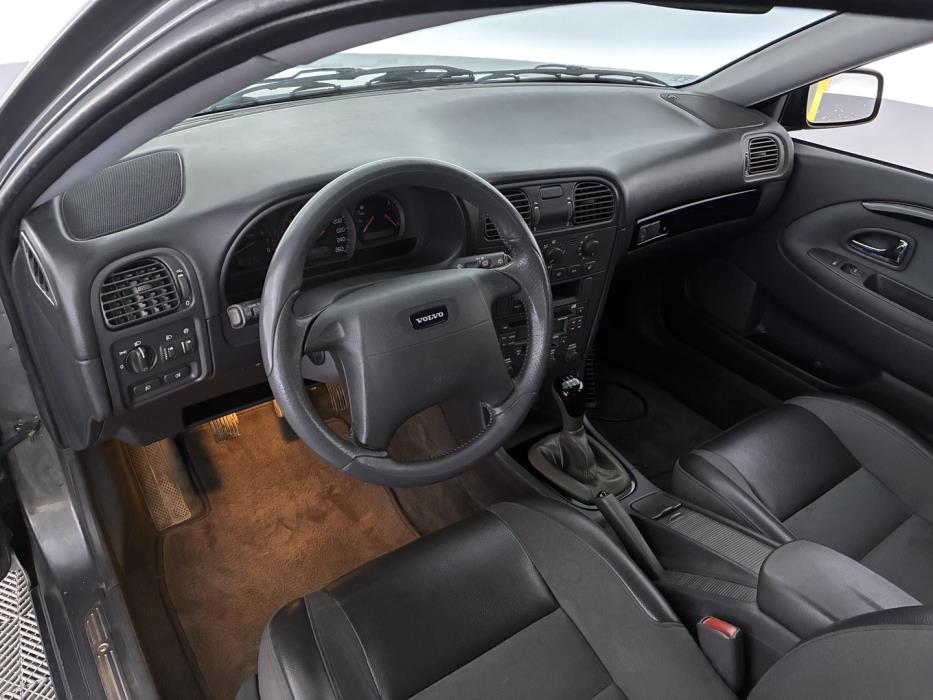 VOLVO V40 2001