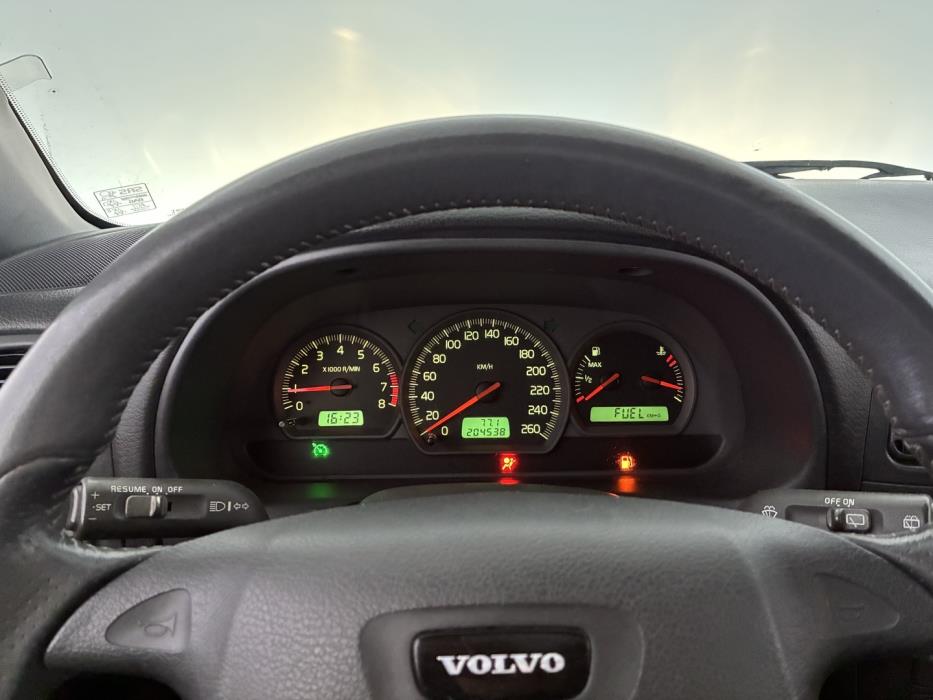 VOLVO V40 2001