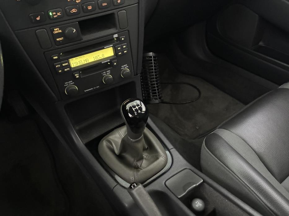 VOLVO V40 2001