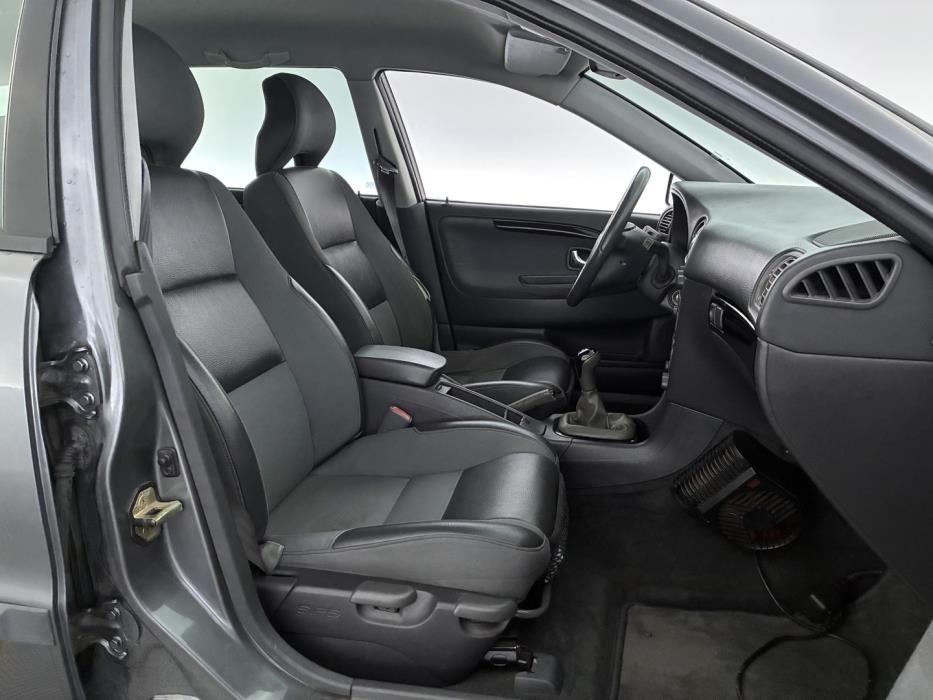 VOLVO V40 2001