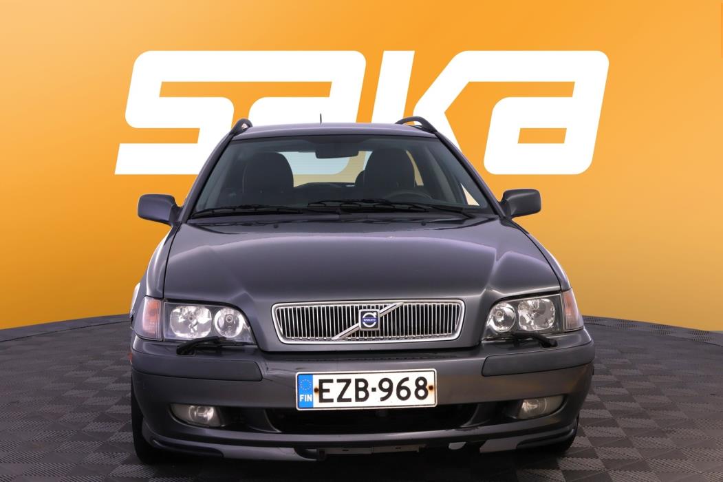VOLVO V40 2001