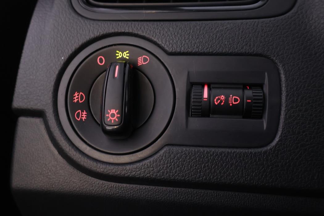 VOLKSWAGEN Polo 2011