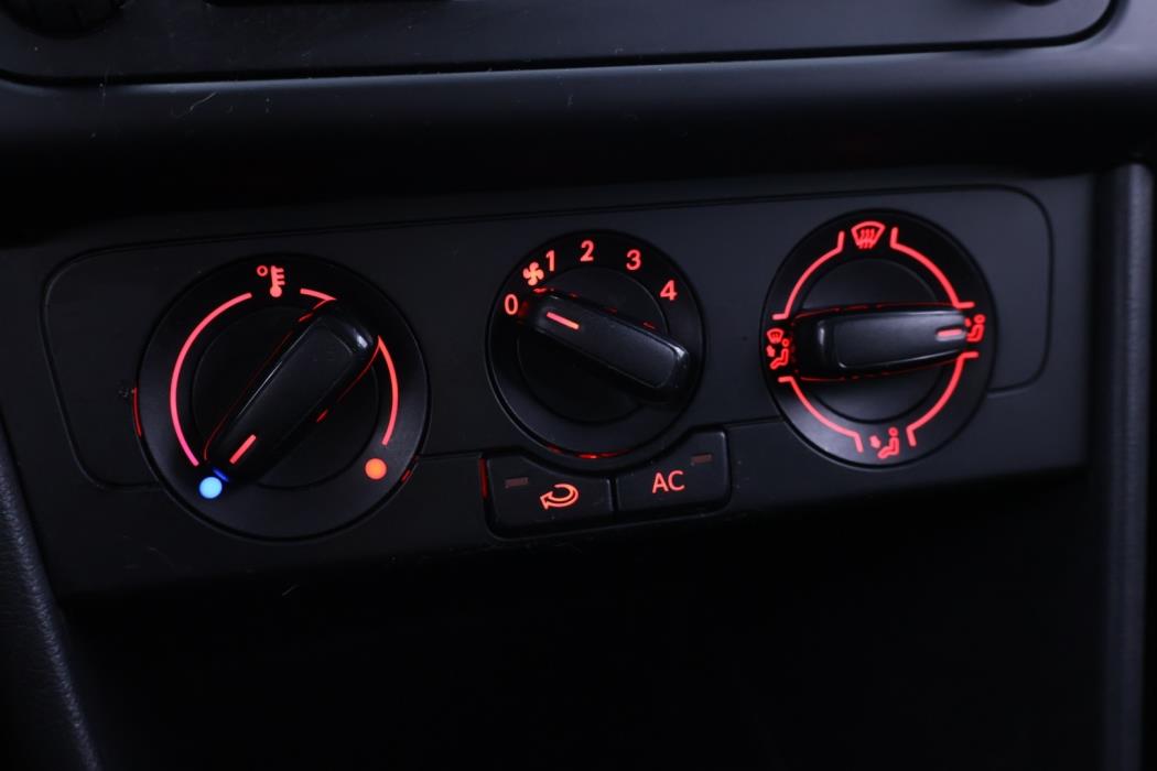 VOLKSWAGEN Polo 2011