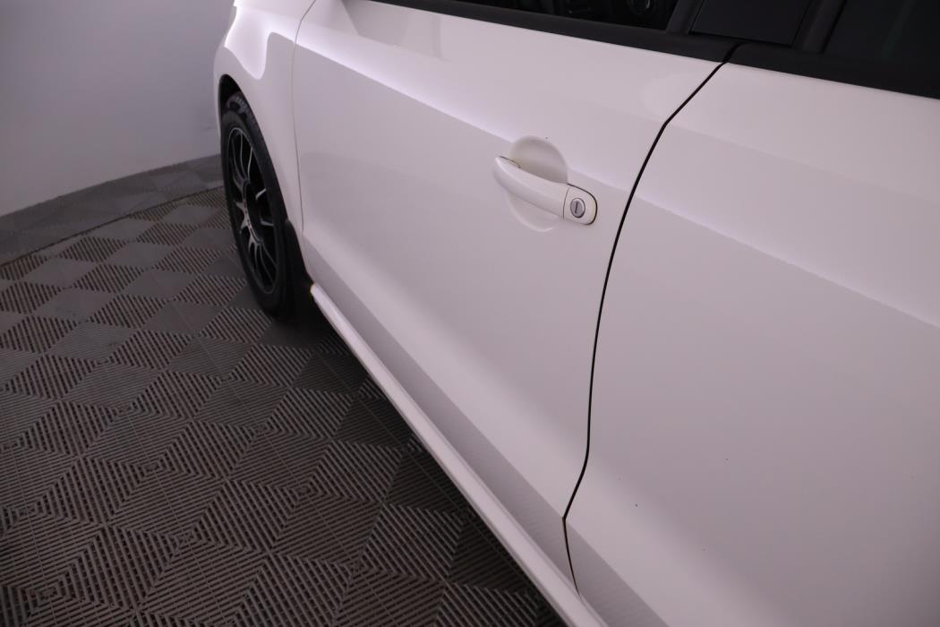 VOLKSWAGEN Polo 2011