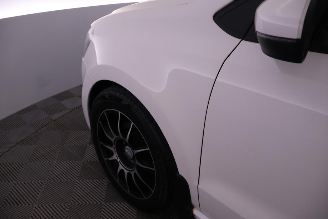 VOLKSWAGEN Polo 2011