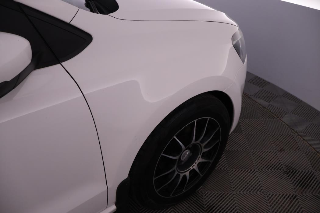 VOLKSWAGEN Polo 2011