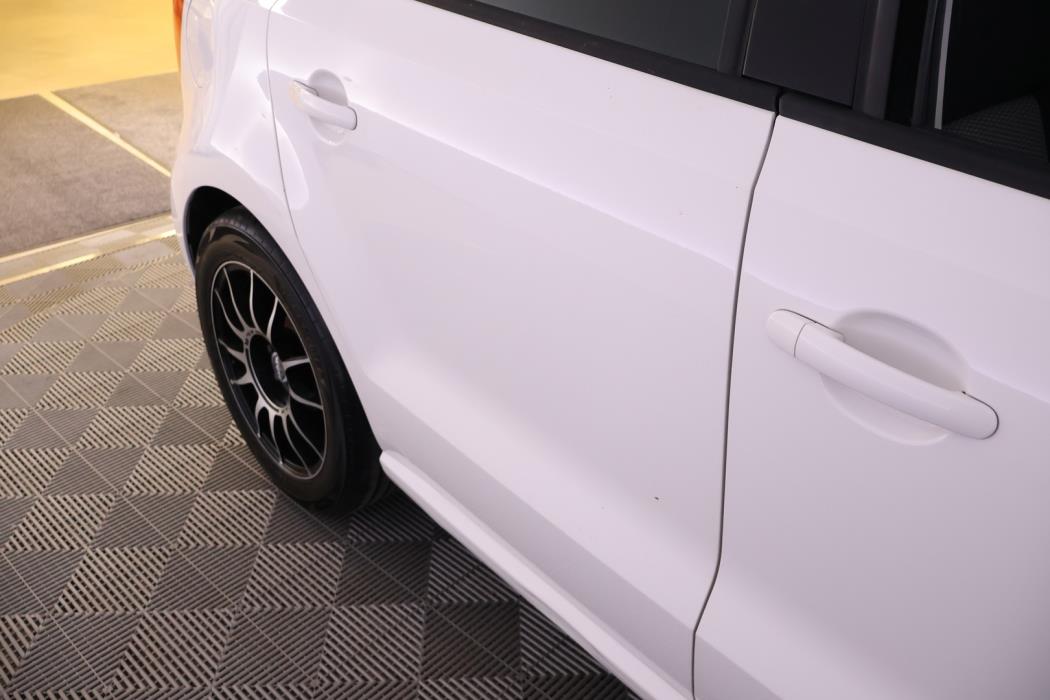 VOLKSWAGEN Polo 2011