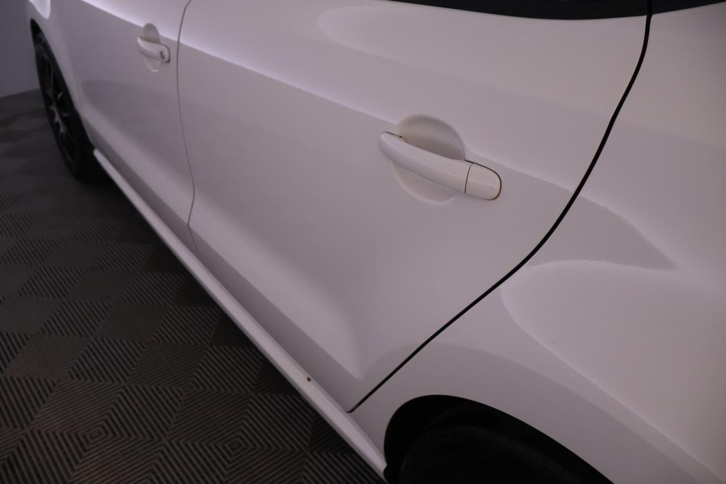 VOLKSWAGEN Polo 2011