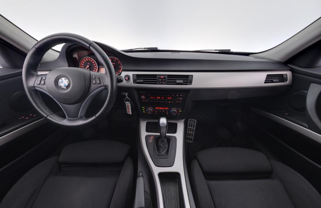 BMW 318 2011