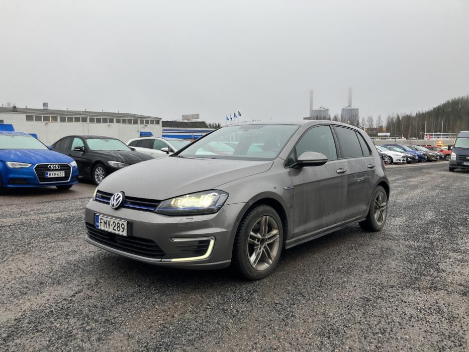 VOLKSWAGEN Golf 2015
