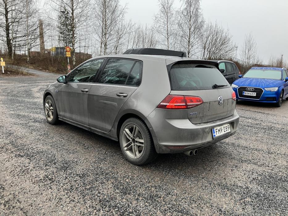 VOLKSWAGEN Golf 2015
