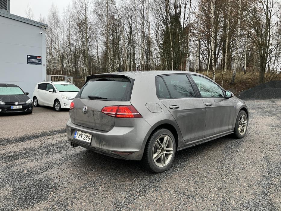 VOLKSWAGEN Golf 2015