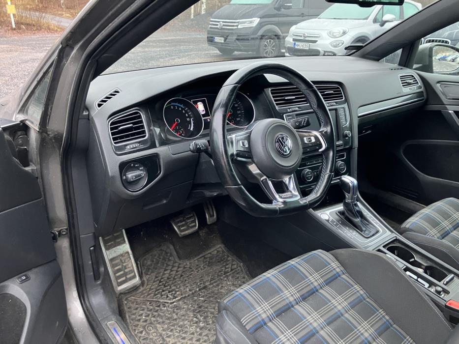 VOLKSWAGEN Golf 2015