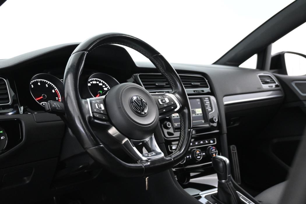 VOLKSWAGEN Golf 2016