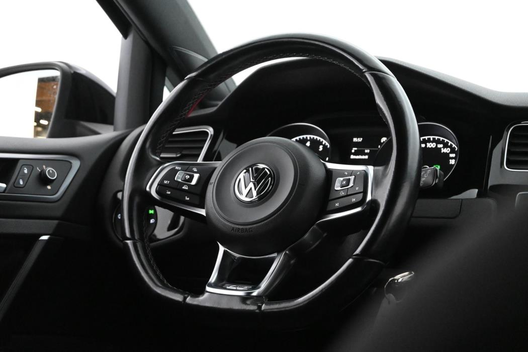 VOLKSWAGEN Golf 2016