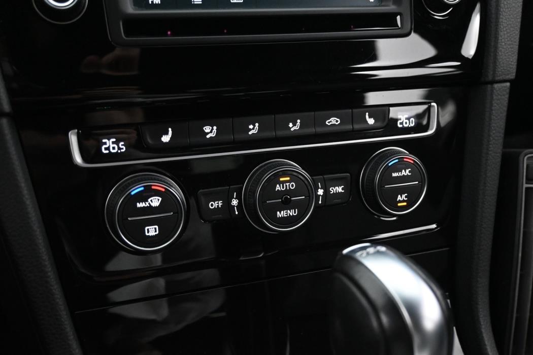 VOLKSWAGEN Golf 2016